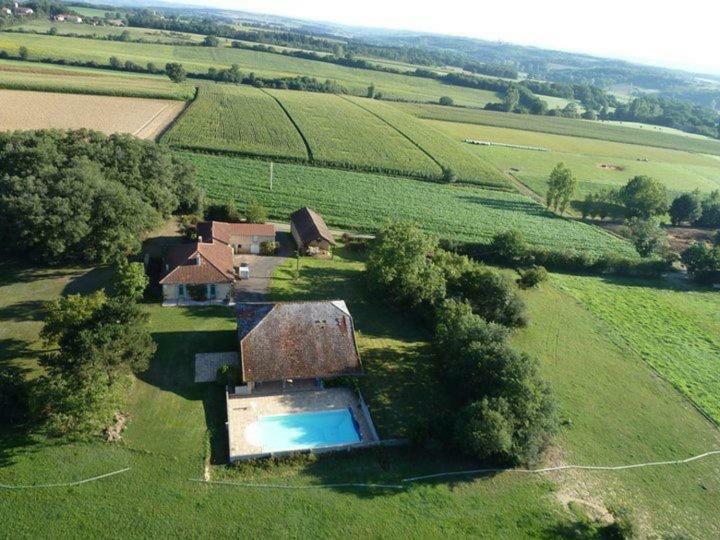 Gite Au Marron Seissan Exterior photo